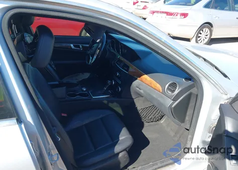 2012 Mercedes-Benz C 250 Sport из США, поврежденный, VIN WDDGF4HB9CA615676